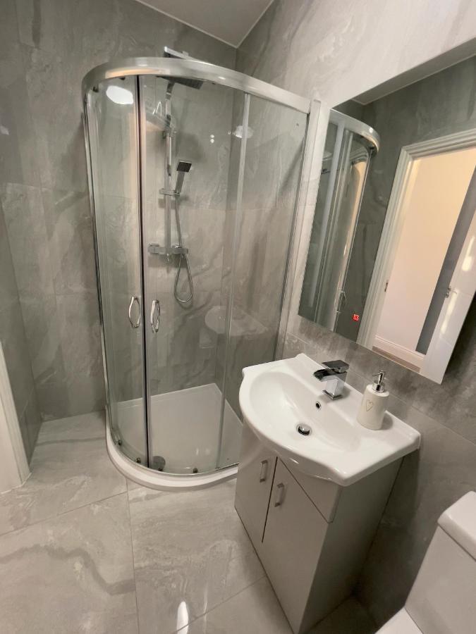 Hatfield Haven - Modern 2-Bed Retreat Near Uni, Business Park & City Center, Free Parking, Big Savings On Longer Stays Hatfield (Hertfordshire) Exterior foto